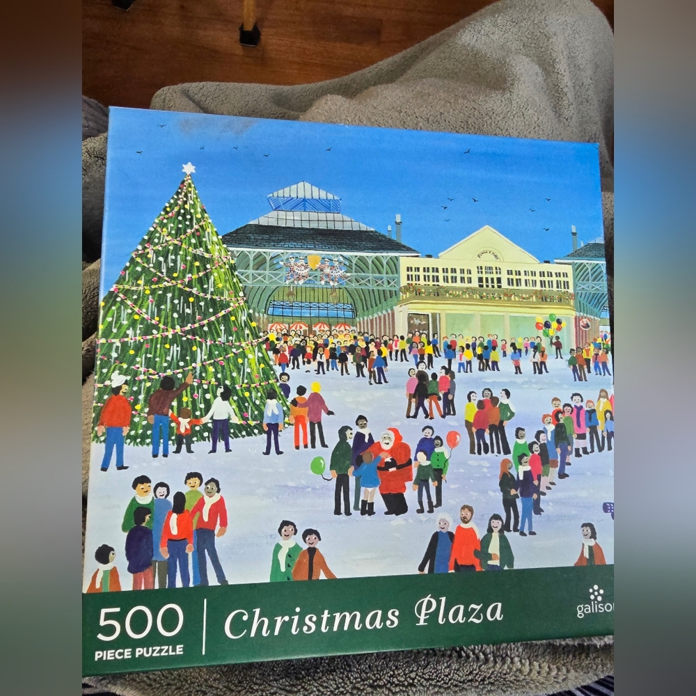 Festive Christmas Plaza 500 Piece Puzzle